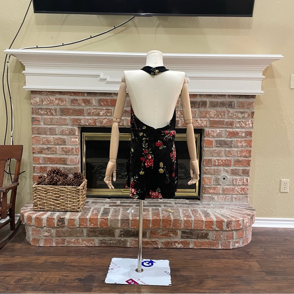 Audrey 3+1 Black Floral Velvet Halter Romper / S / Excellent condition - Picture 13 of 16